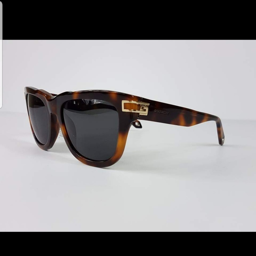 🎁🎁🎁Originally unsex sunglasses by givenchy🎁🎁